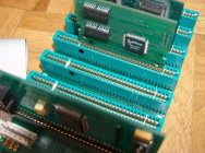 �� Las tarjetas de 8 bits deben encajarse en la 
posicion adecuada para evitar su destruccion !!.Revise y sustituya los separadores al minimo
 sintoma de deterioro. Keep the 8 bits cards in adecuate position avoiding demage!!. Keep the
 separator right !!